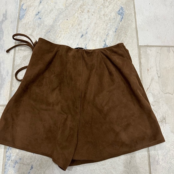 Abercrombie vegan suede skort - Picture 2 of 3